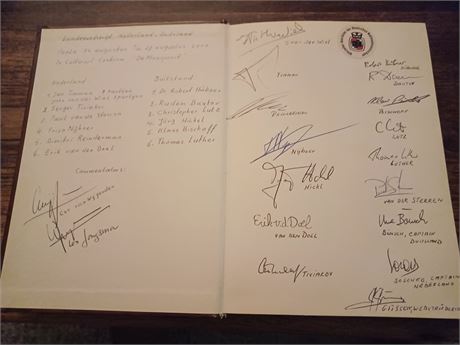 BOOK VENLO 2000; Signatures
